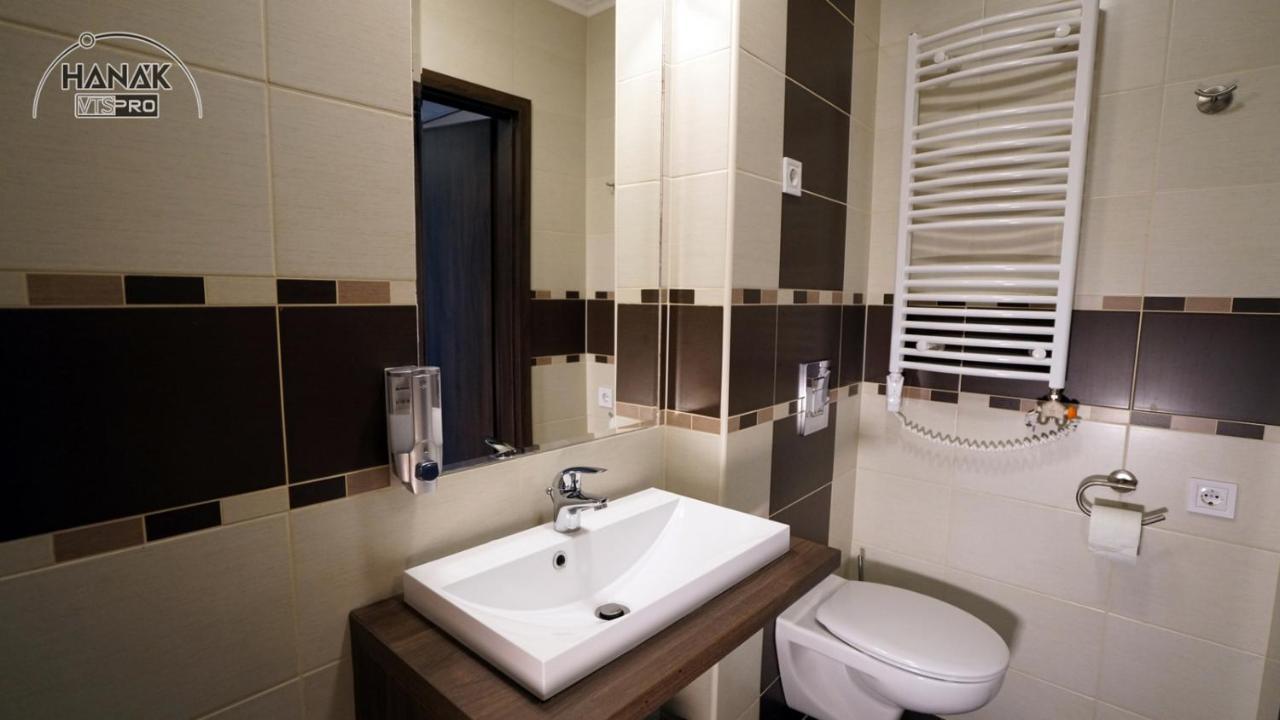 Hotel Irisz Ньїредьгаза Екстер'єр фото