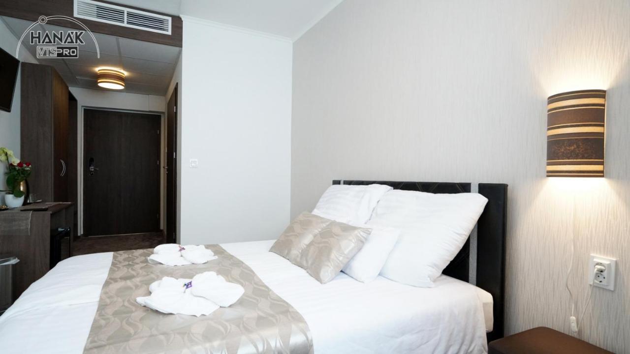 Hotel Irisz Ньїредьгаза Екстер'єр фото