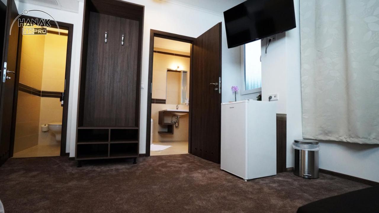 Hotel Irisz Ньїредьгаза Екстер'єр фото