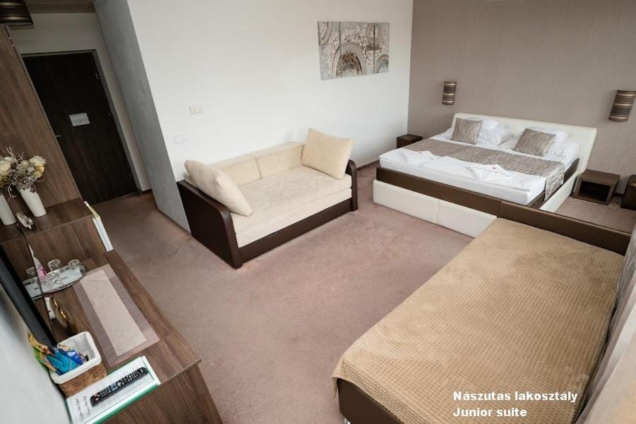 Hotel Irisz Ньїредьгаза Екстер'єр фото