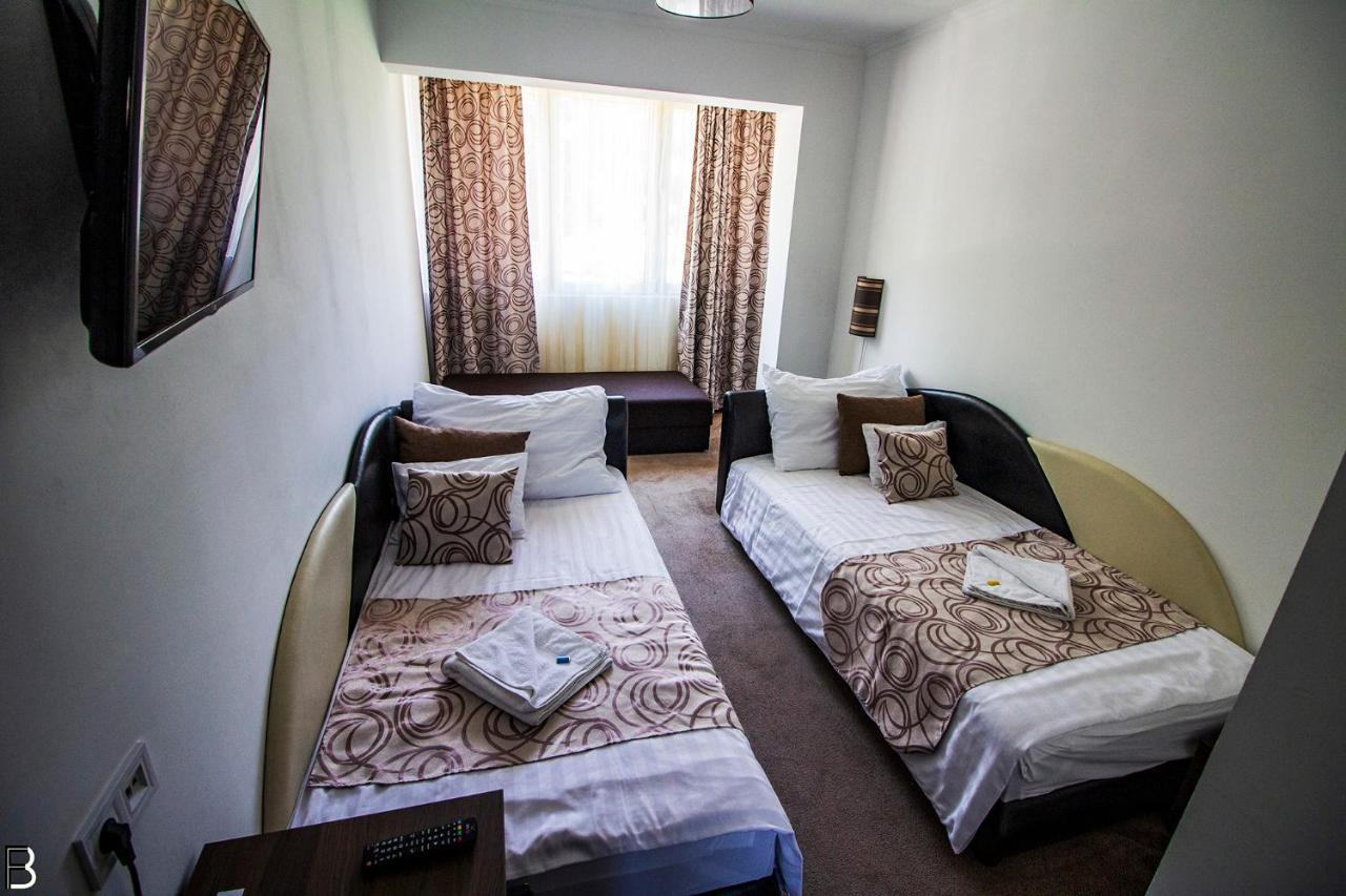 Hotel Irisz Ньїредьгаза Екстер'єр фото